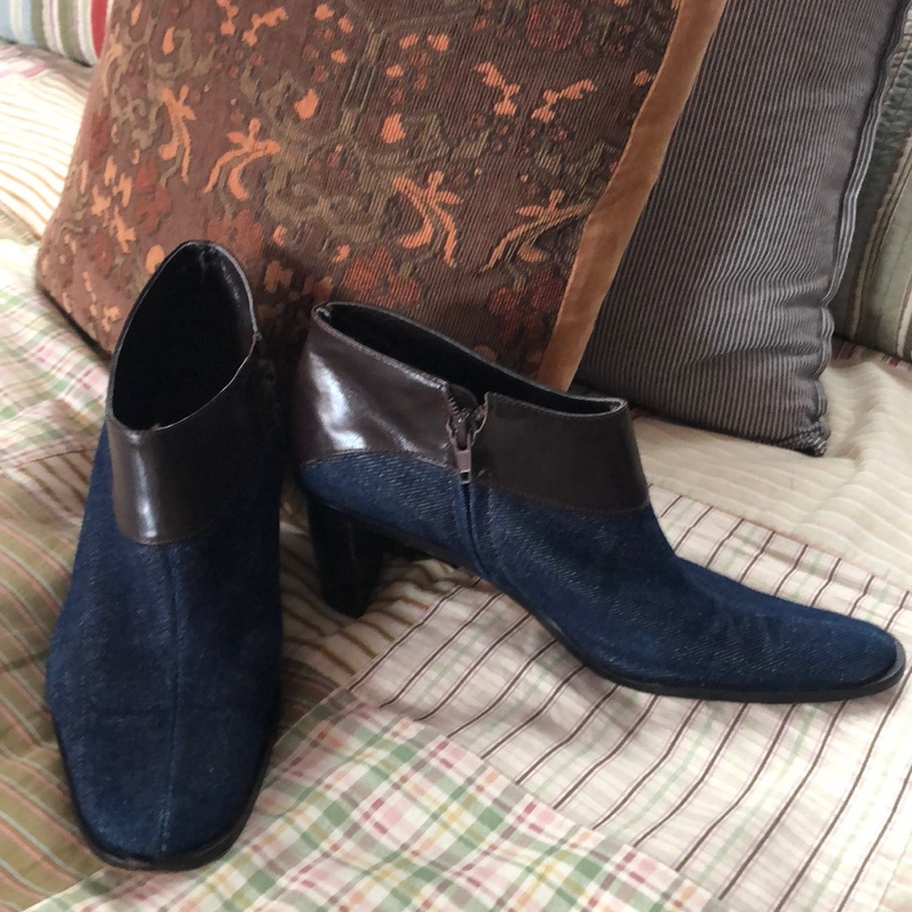 Etienne Aigner
Style “Donnie” ankle bootie
Denim and leather
Size 8 1/2 Medium